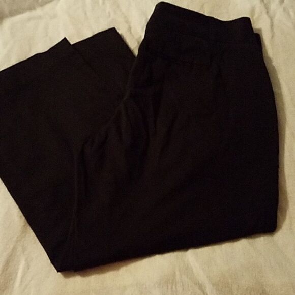 3 for $10 Daisy Fuentes capris - Picture 1 of 4